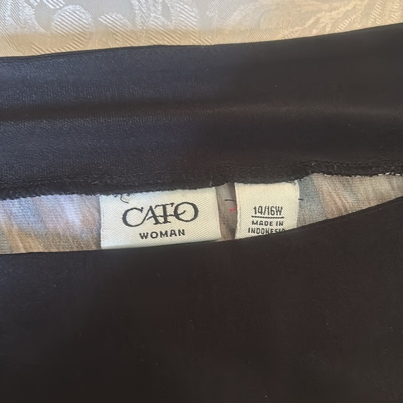 Cato Top - Picture 2 of 2